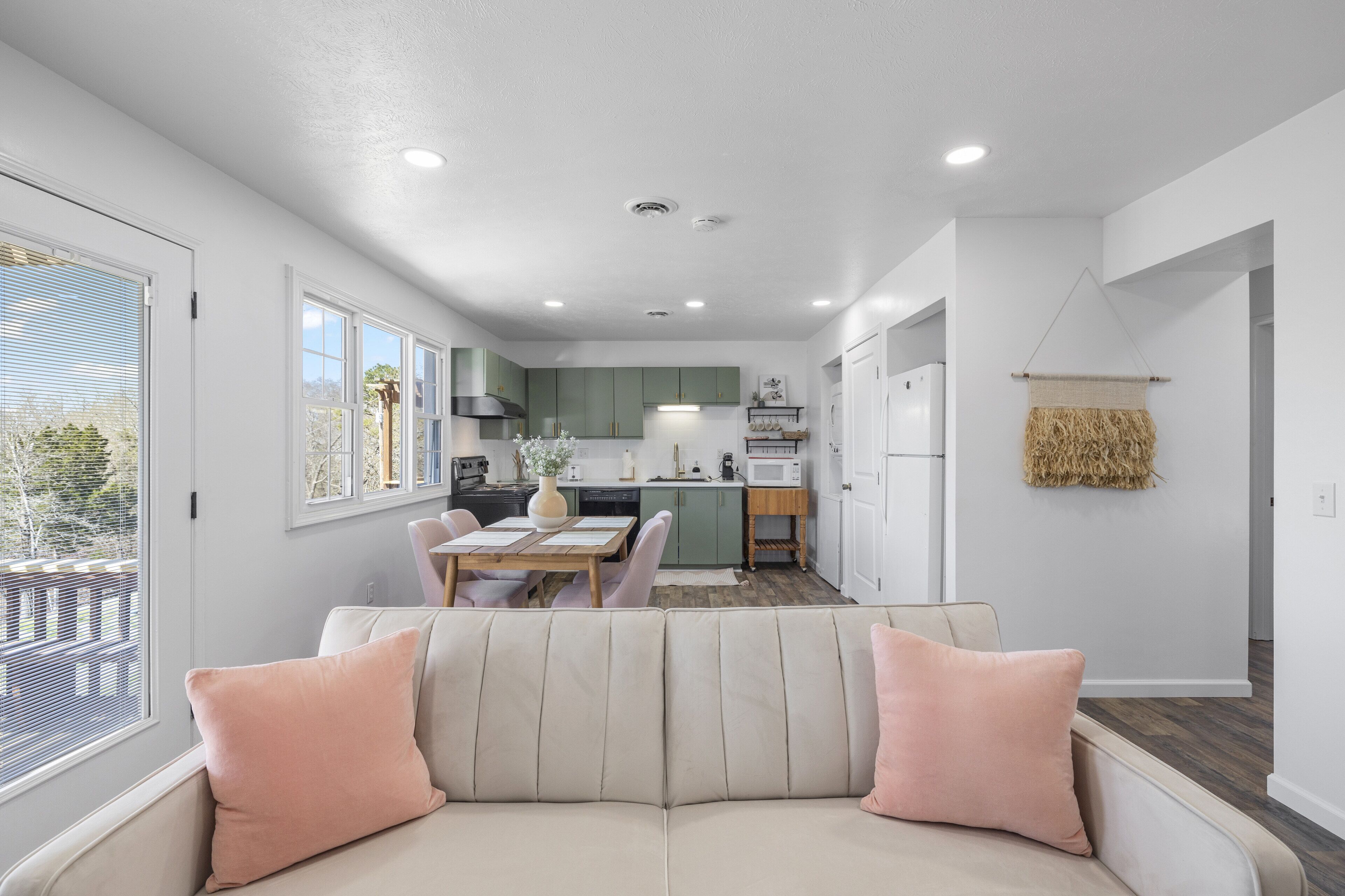 Lakeside Bohemian Condo w/ Hot Tub + Wifi