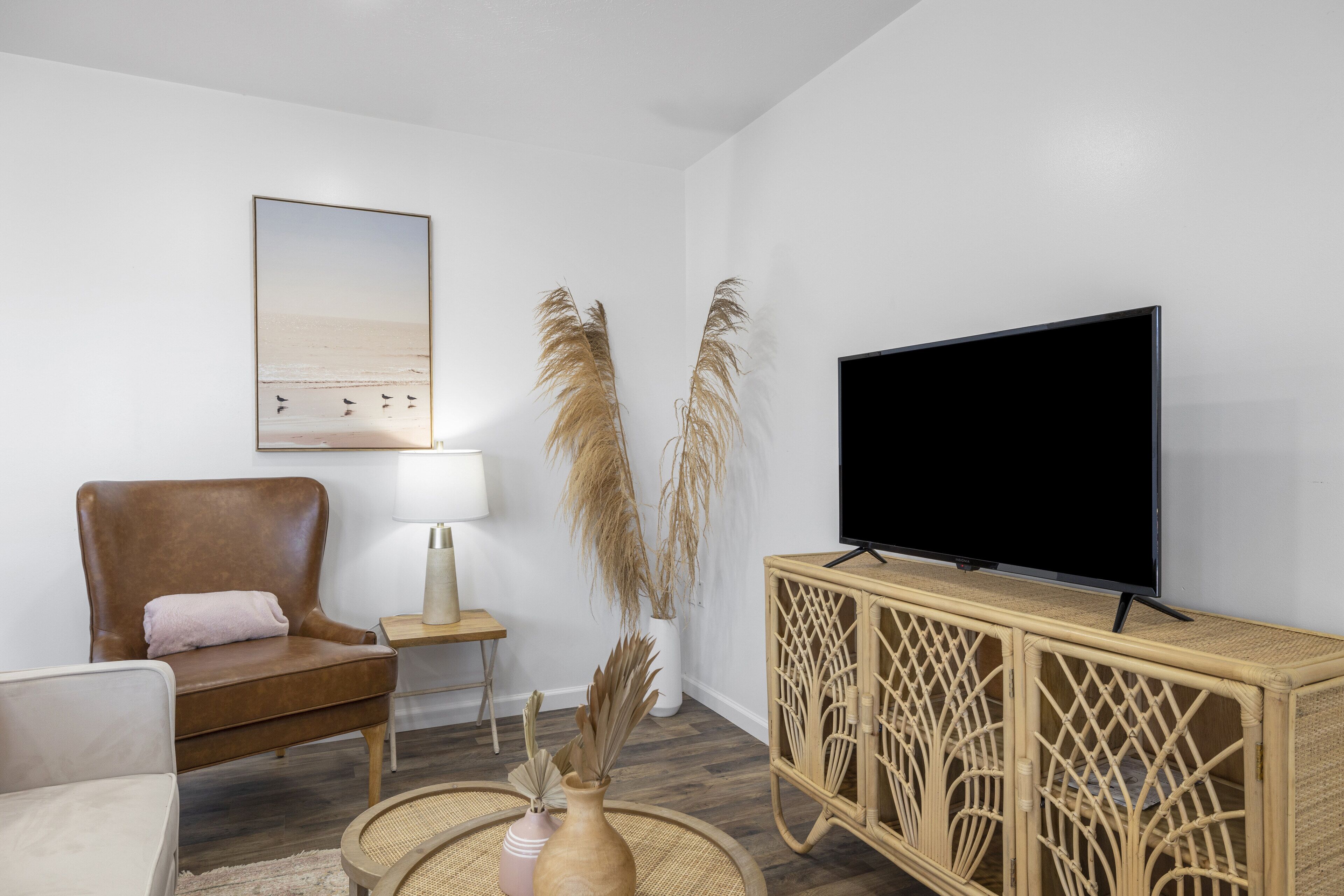 Lakeside Bohemian Condo w/ Hot Tub + Wifi