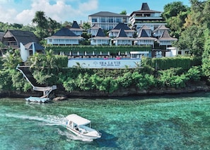 Vista frontal de la propiedad