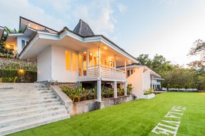 Ocean Bungalow Suite