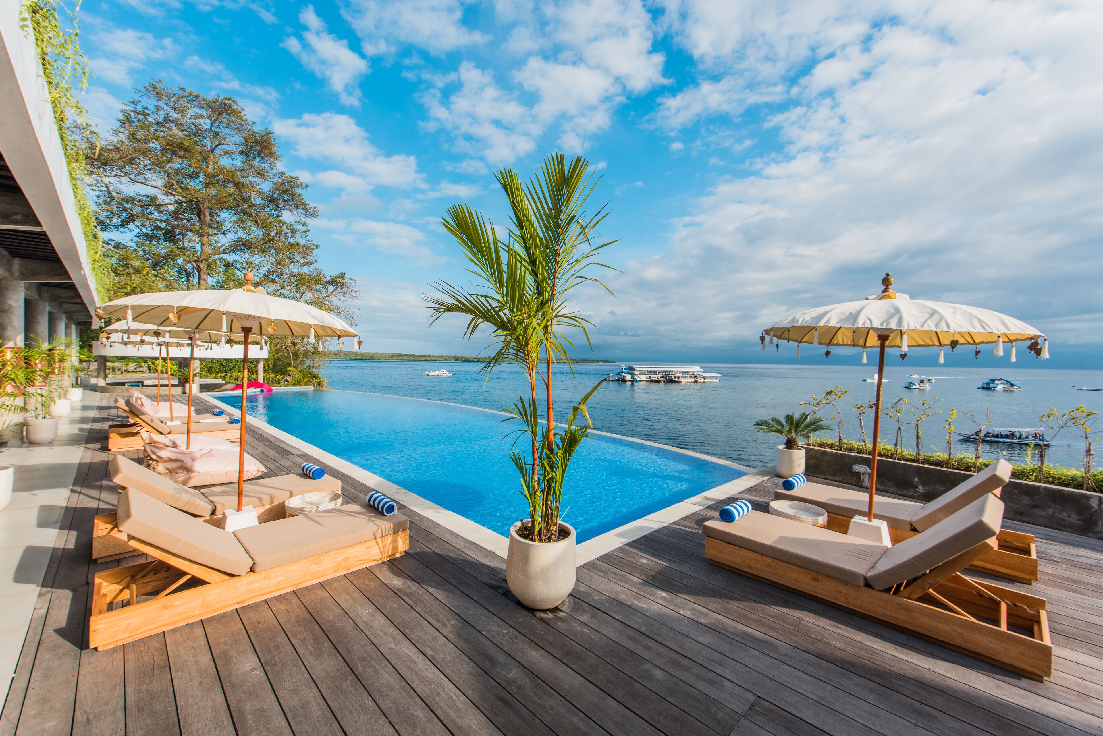 Außenpool, Liegestühle