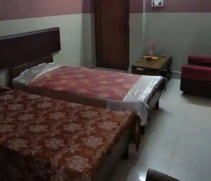 Free WiFi, bed sheets