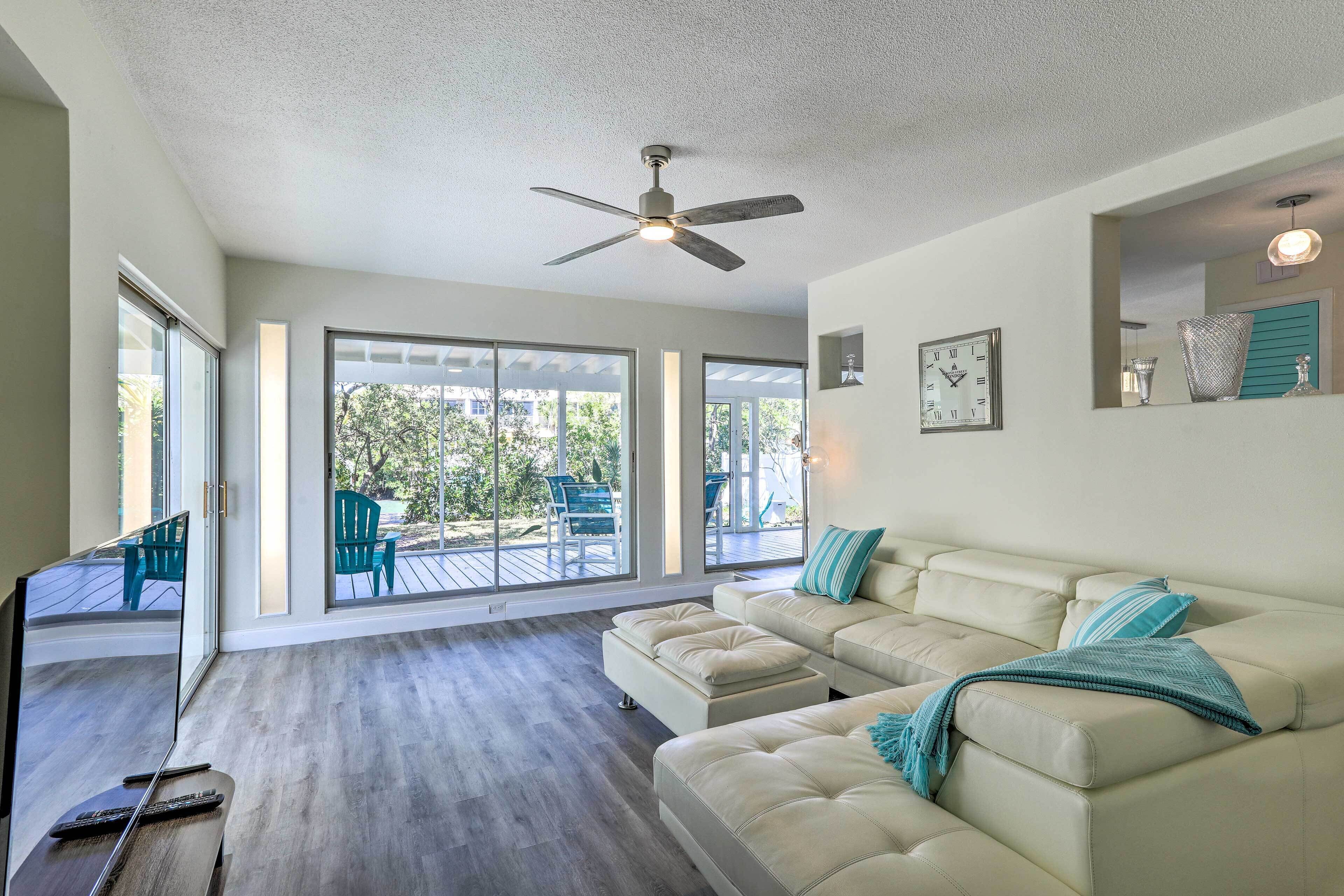 Tropical Waterfront Home: Central Location!