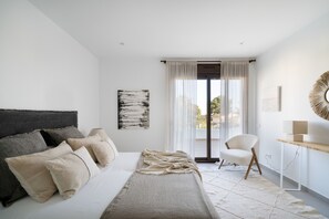 3 slaapkamers, een strijkplank/strijkijzer, gratis wifi, beddengoed