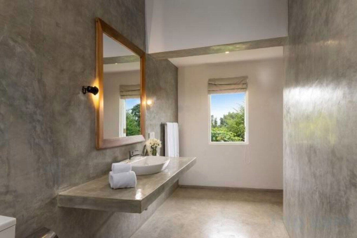 Baño | Amenidades de baño gratuitas, pantuflas, toallas, shampoo 