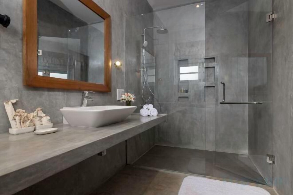 Baño | Amenidades de baño gratuitas, pantuflas, toallas, shampoo