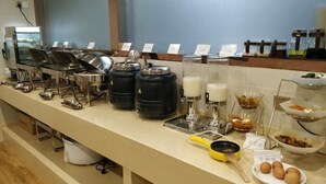 A buffet setup with various food stations, including a coffee station and a fruit bowl. - Greentree Inn Shanghai Jinshan District Wanda Plaza Longhao Road Express Hotel (Shanghai)