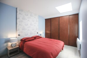 2 slaapkamers, een strijkplank/strijkijzer, wifi