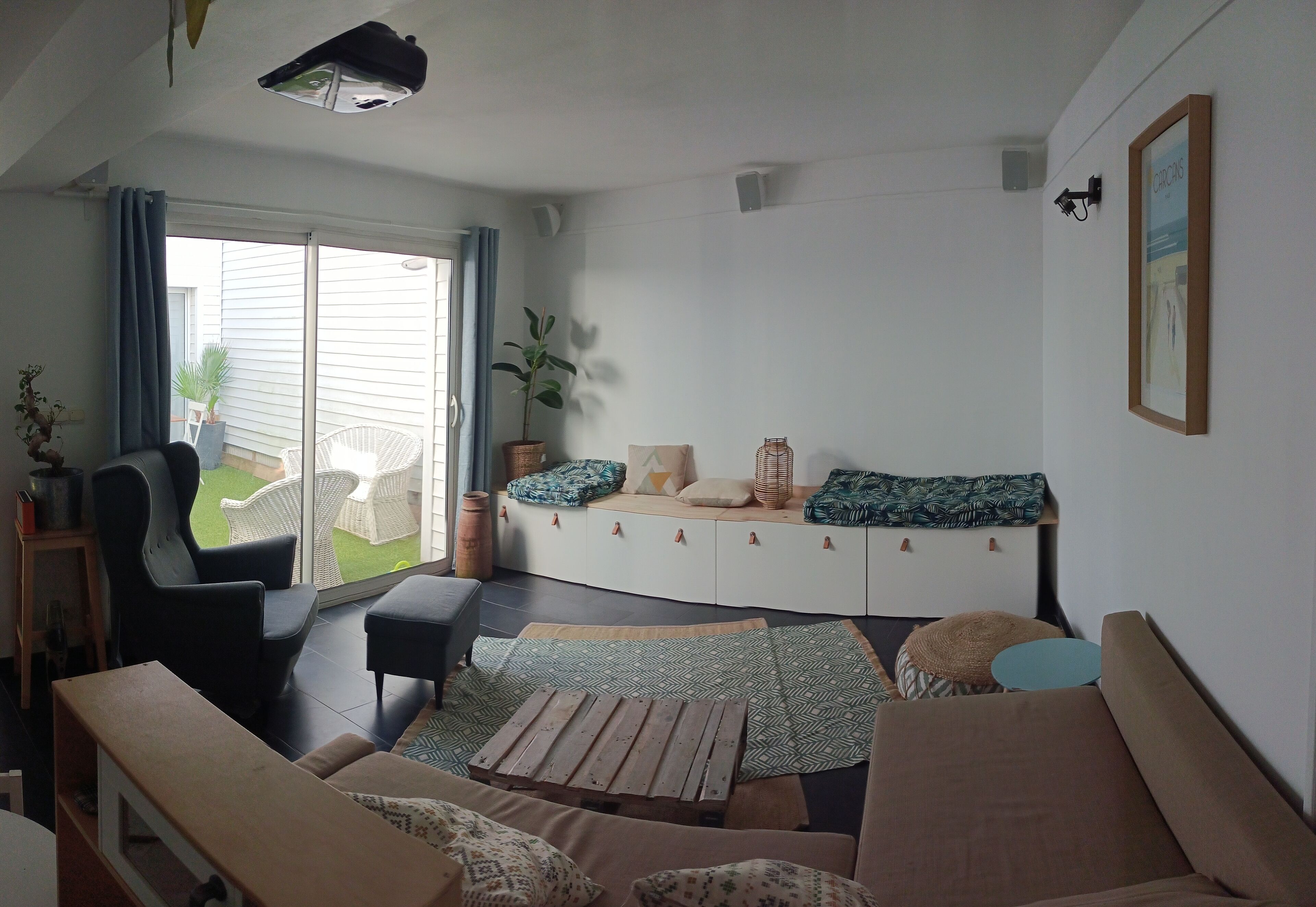 Livres, chaîne hi-fi, imprimantes