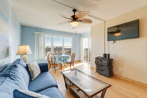 TV - South Padre Island Condo - Walk to Beaches! (South Padre Island)