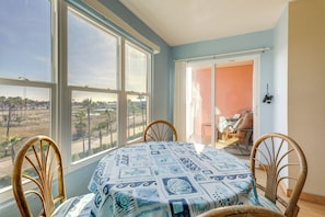 Dining - South Padre Island Condo - Walk to Beaches! (South Padre Island)