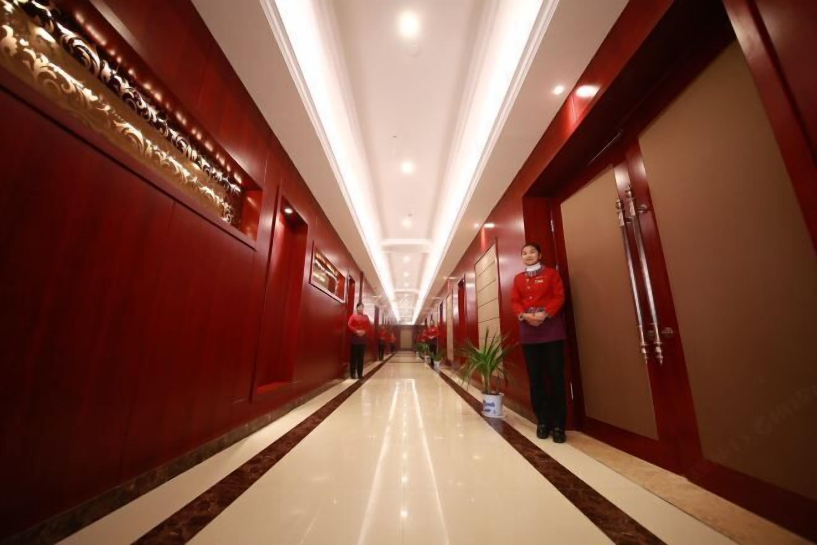 المنشأة من الداخل