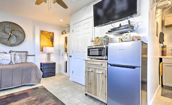 Fridge, microwave, stovetop, coffee/tea maker