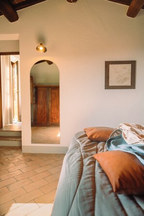 1 bedroom, desk, free WiFi, bed sheets