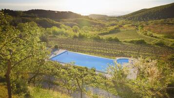Piscina all'aperto, una piscina riscaldata