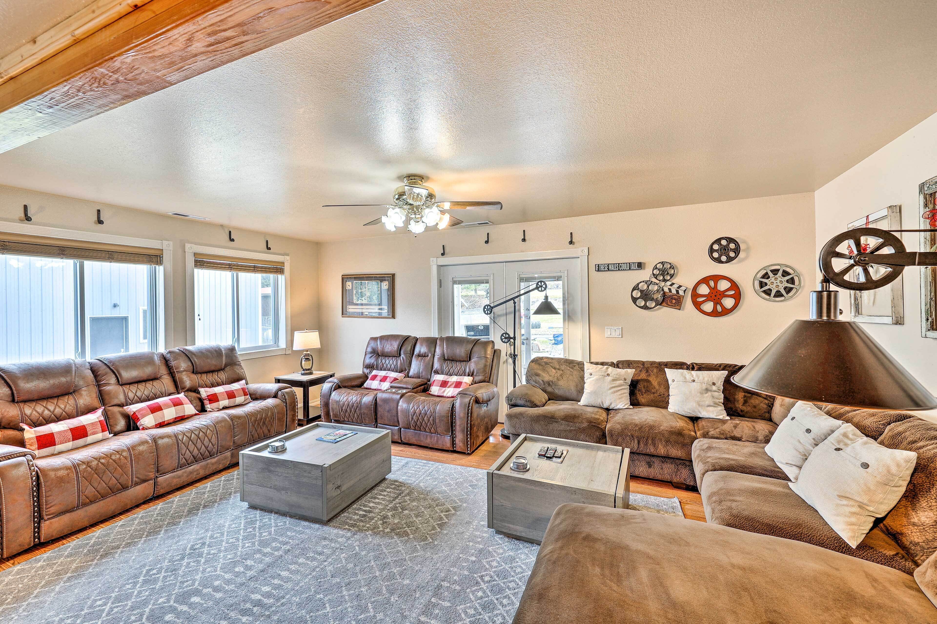 TV, fireplace, offices