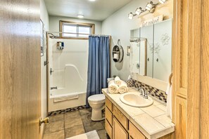 A bathroom with a bathtub, toilet, and sink. - Kooskia Sanctuary w/ Patio, Fire Pit & Grill! (Kooskia)