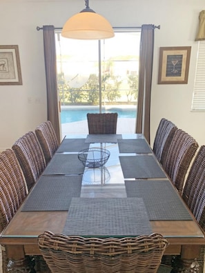 House, 5 Bedrooms | Dining