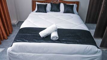 Business-Apartment | Badezimmer | Dusche, kostenlose Toilettenartikel, Bidet, Handtücher