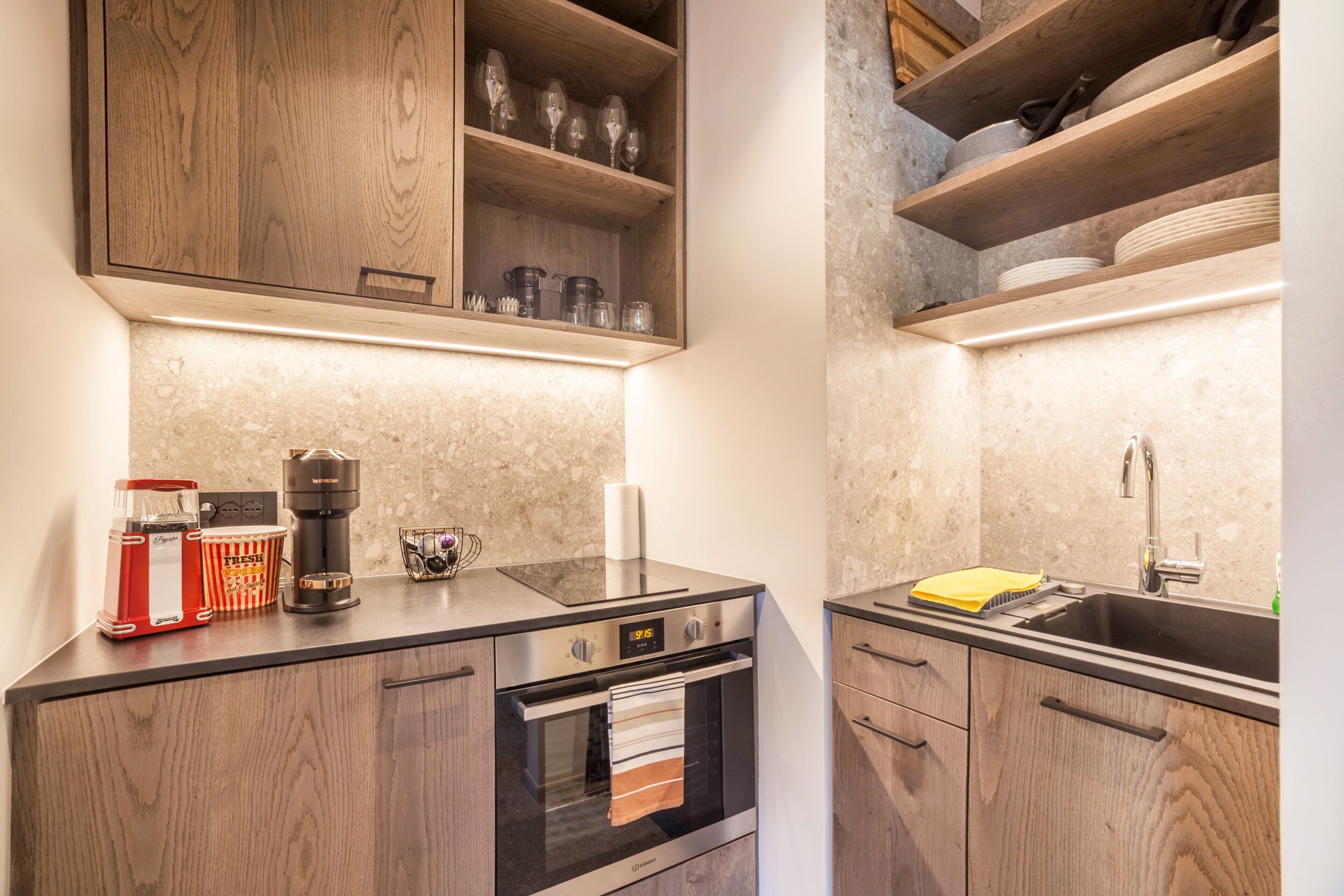 Fridge, stovetop, coffee/tea maker, electric kettle