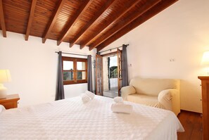 4 dormitorios, tabla de planchar con plancha, wifi gratis y ropa de cama