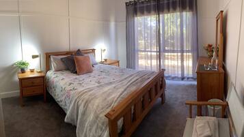 2 bedrooms, desk, free WiFi, bed sheets