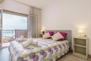 2 slaapkamers, een strijkplank/strijkijzer, gratis wifi, beddengoed