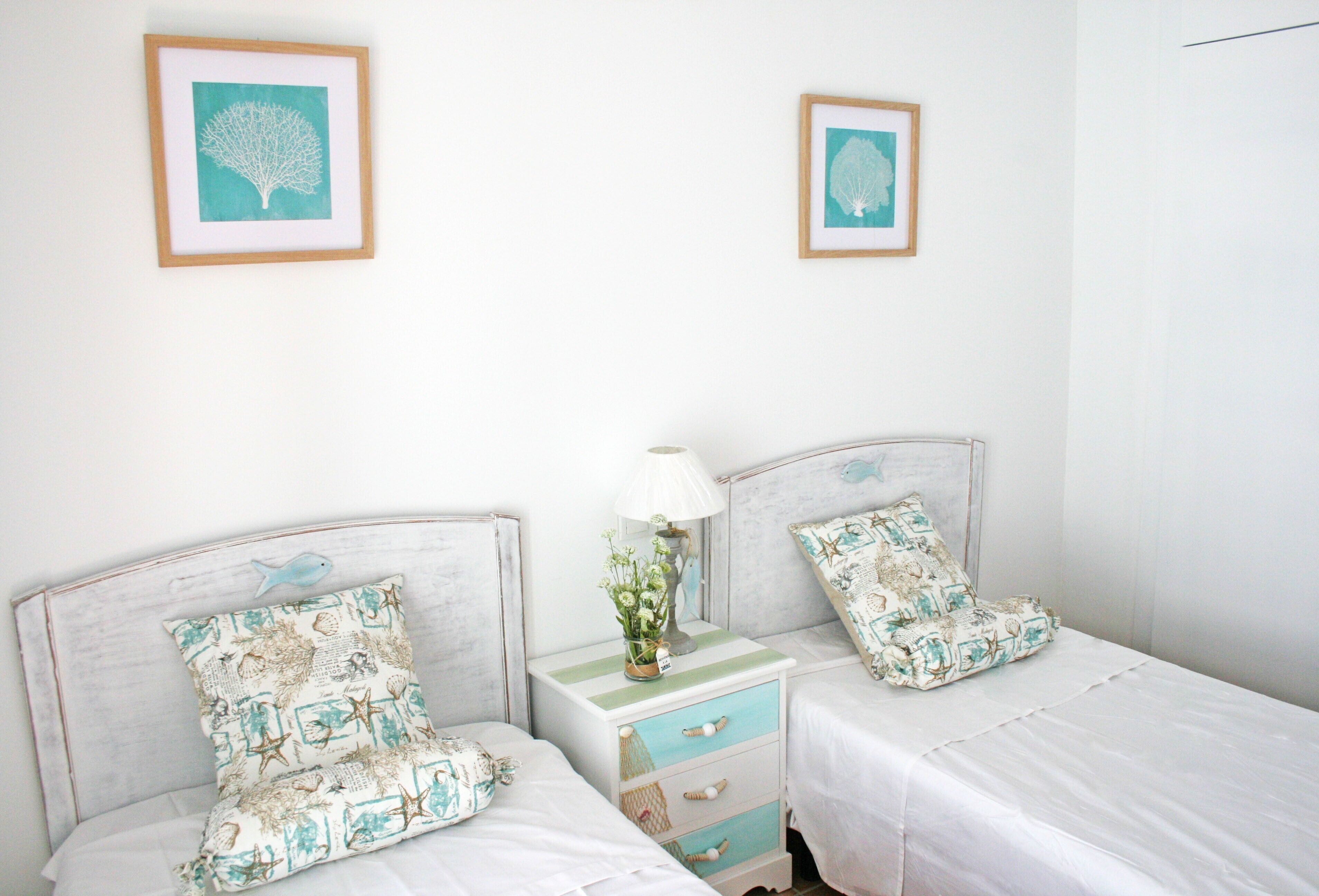 3 bedrooms, bed sheets