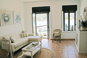 TV - Pet-Friendly Apartment with Sea View, Balconies & A/C (El Port de la Selva)