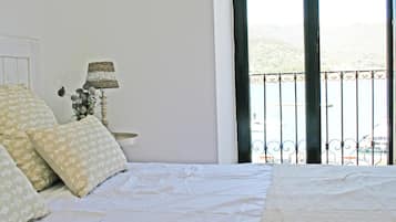 3 bedrooms, bed sheets