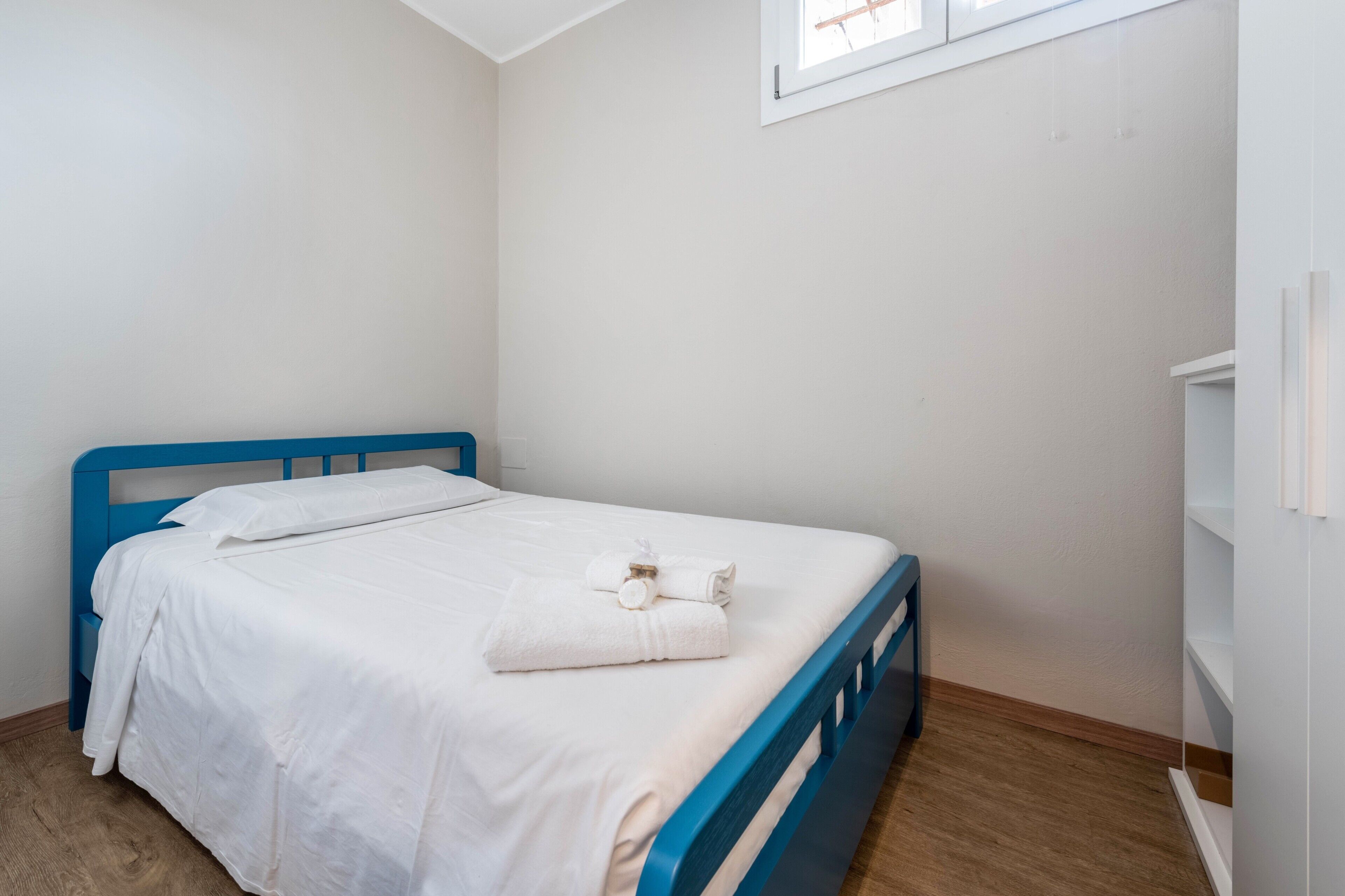 2 slaapkamers, een strijkplank/strijkijzer, gratis wifi, beddengoed