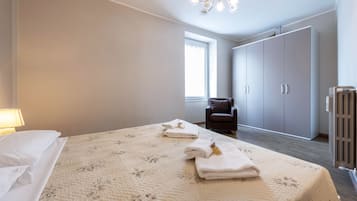 2 slaapkamers, een strijkplank/strijkijzer, gratis wifi, beddengoed