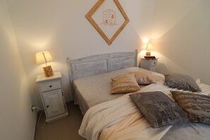 2 chambres, fer et planche à repasser, Wi-Fi gratuit, draps fournis