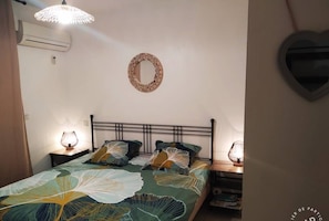 2 bedrooms, iron/ironing board, bed sheets