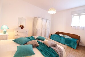 1 chambre, fer et planche à repasser, Wi-Fi gratuit, draps fournis