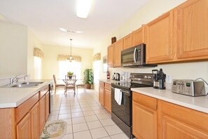 Casa, 5 habitaciones | Cocina privada
