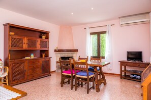 Dining - Villa "Casa Isabel & Mateo" close to the Beach with Pool, Garden & Wi-Fi (Cala Sant Vicenç)