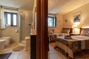 Ducha, secador de pelo, toallas