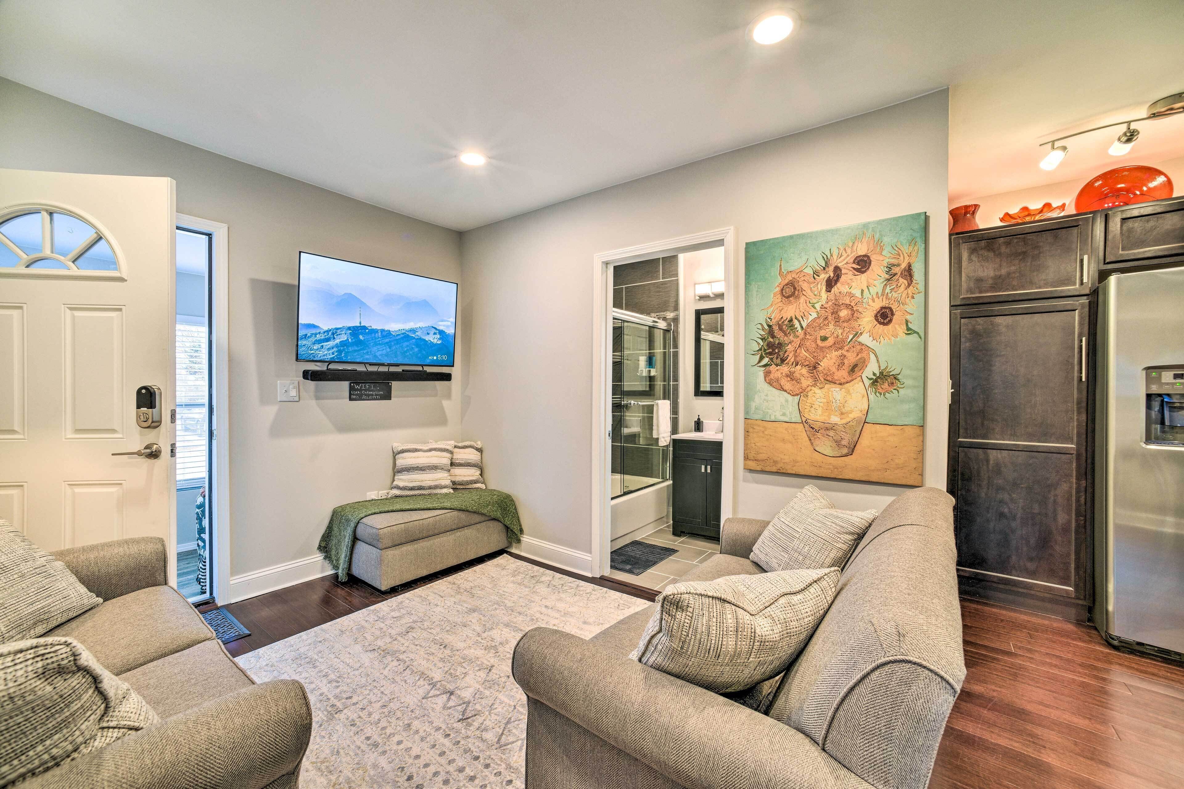 Lovely Dearborn Home w/ Gas Grill & Backyard!