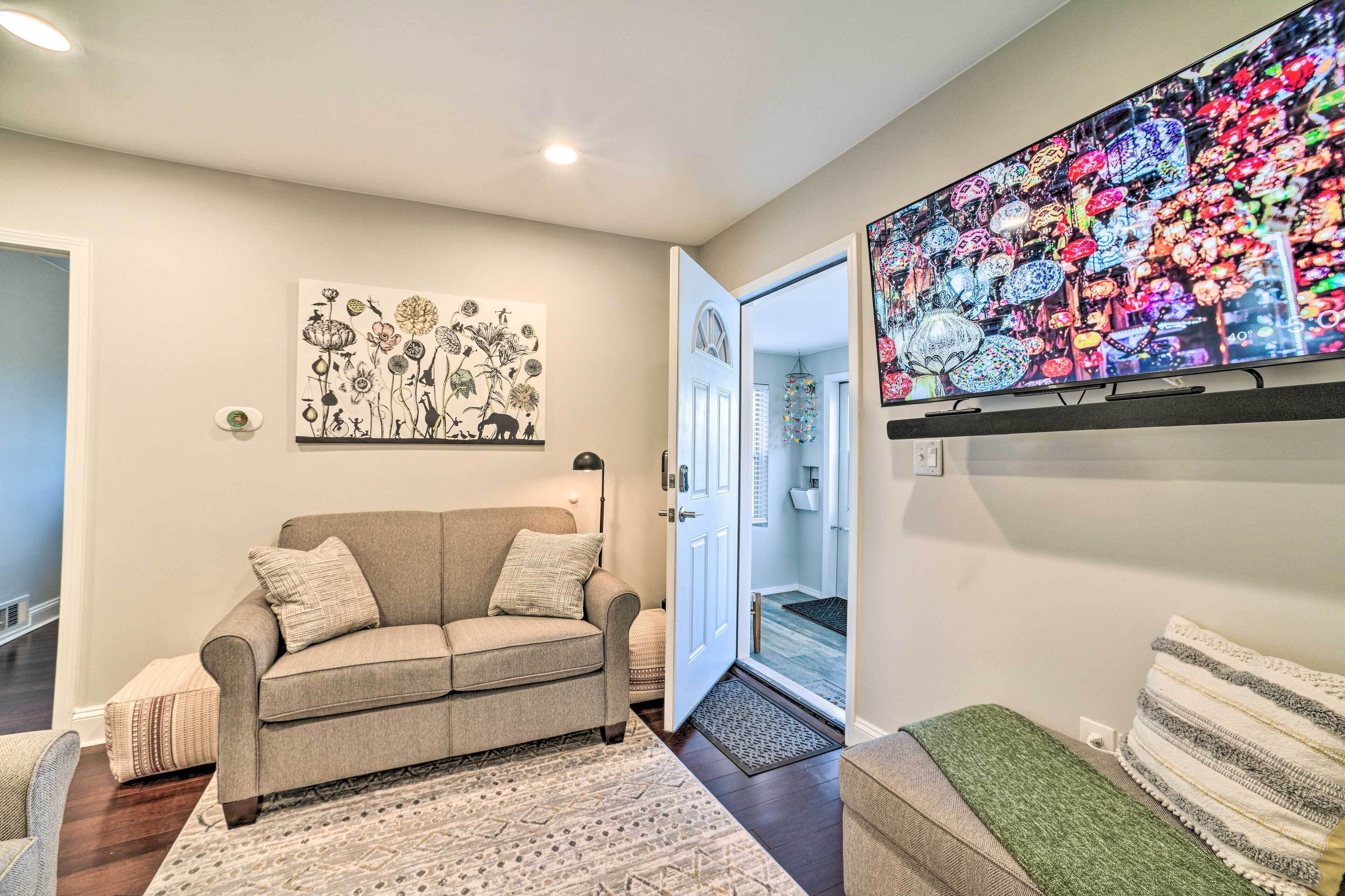 Lovely Dearborn Home w/ Gas Grill & Backyard!