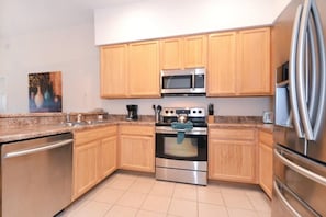 Condo, 3 Bedrooms | Private kitchen