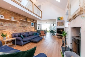 Smart-TV, Kamin, Videospielkonsole, Netflix