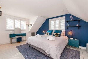 4 bedrooms, desk, iron/ironing board, travel cot