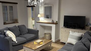 Smart-tv, een dvd-speler, een tafeltennistafel en boeken