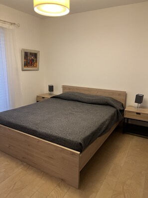 1 chambre, fer et planche à repasser, Wi-Fi gratuit, draps fournis