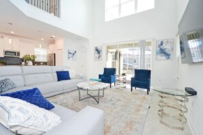 House, 5 Bedrooms | Living room