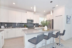 House, 5 Bedrooms | Private kitchen