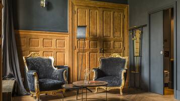 Grand Room | Egyptian cotton sheets, premium bedding, memory foam beds