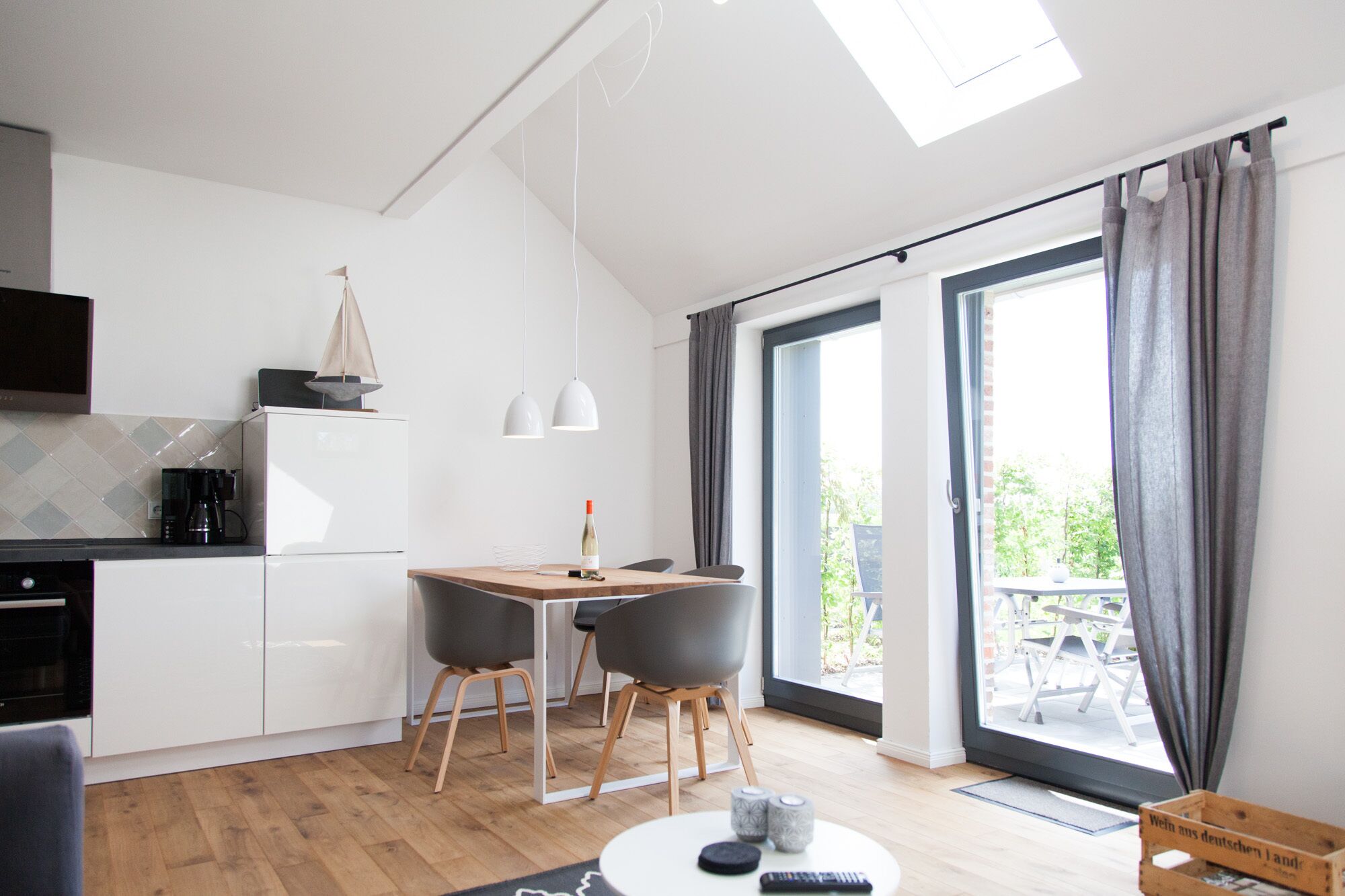 Modern apartment with sun terrace and view of the dyke