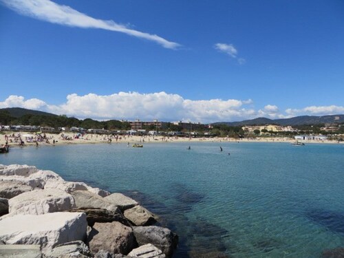 Cozy T2, 100m from La Favière Beach, Sleeps 3, Bormes-les-Mimosas